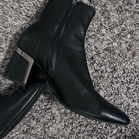⚡️DKNY • Black Block Heel Bootie • sz 7M - Picture 8 of 10